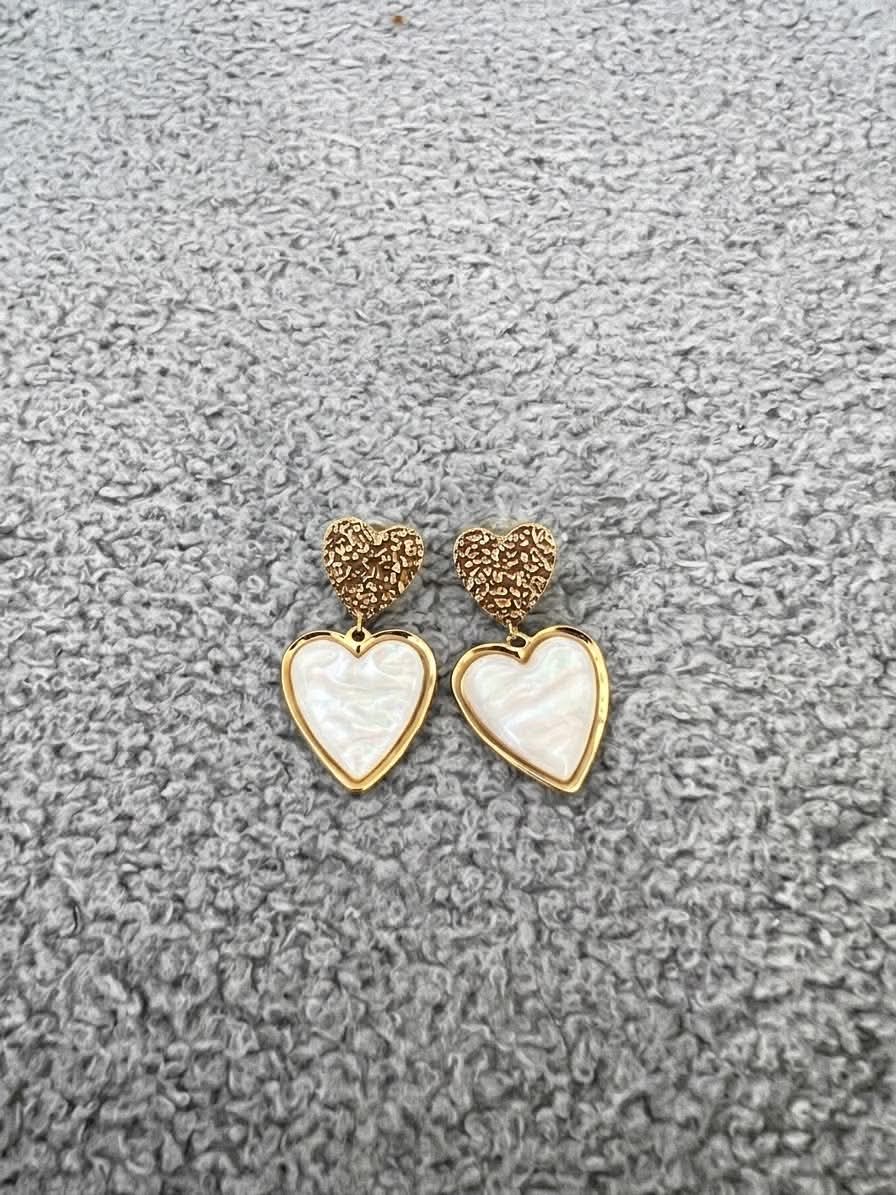 Boucles d’oreilles Cœurs Nacrés Dorés